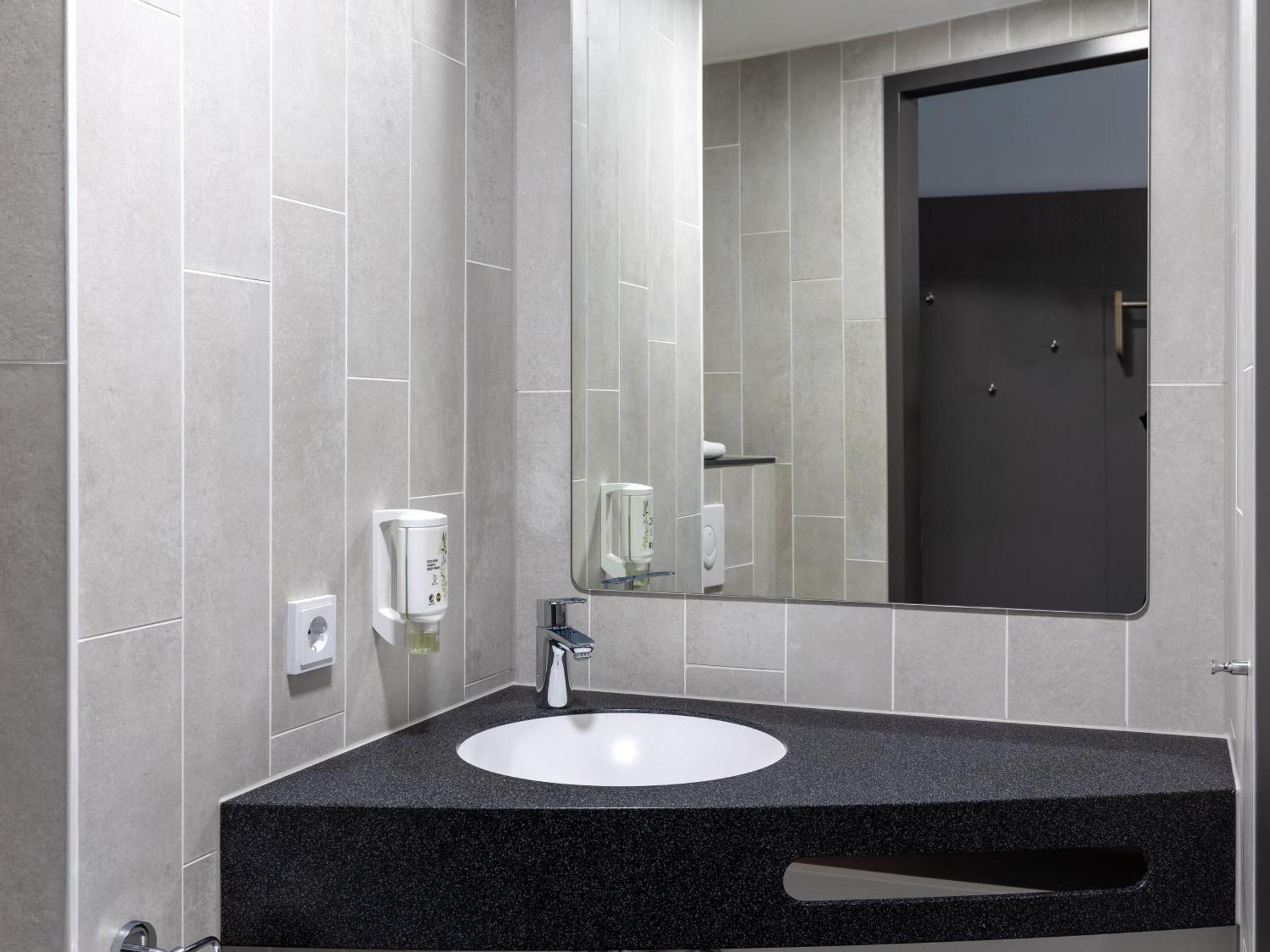 B&B Hotel Bad Hersfeld Buitenkant foto